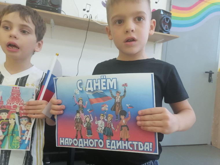 "Я, ты, он, она, вместе целая страна".