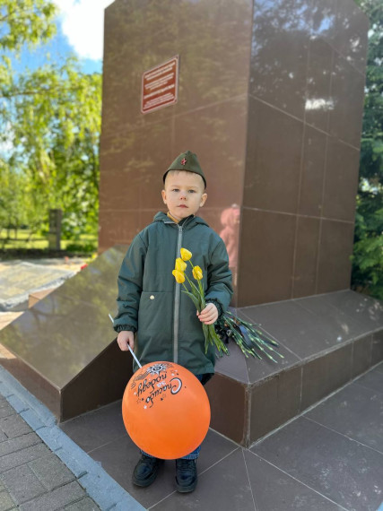 Салют и слава годовщине навеки памятного дня!....